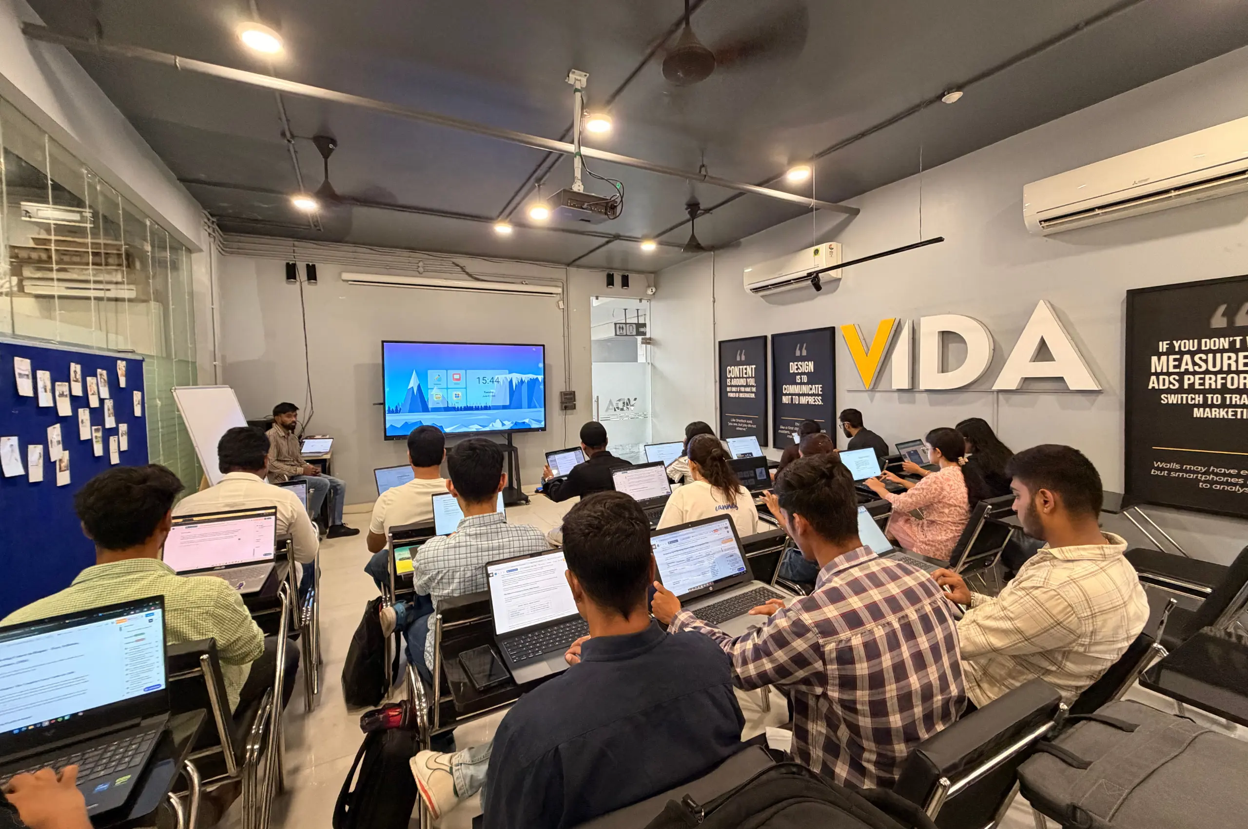 VIDA Digital Marketing Institute Raipur Training Stage